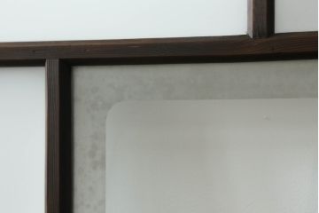 昭和初期のガラス窓の見た目を変えずに綺麗にリペア!元の色味を活かした着色仕上げ。(引き戸、ガラス戸、建具)