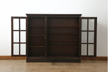 北海道民芸家具のキャビネットをリペア&カスタム!高品質リペアを施し、新たに台輪を取り付け。1トーン落ち着いた色味に着色仕上げ。(食器棚、飾り棚、収納棚、本箱、ブックケース、サイドボード、サイドキャビネット)