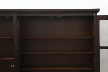 北海道民芸家具のキャビネットをリペア&カスタム!高品質リペアを施し、新たに台輪を取り付け。1トーン落ち着いた色味に着色仕上げ。(食器棚、飾り棚、収納棚、本箱、ブックケース、サイドボード、サイドキャビネット)