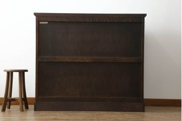 北海道民芸家具のキャビネットをリペア&カスタム!高品質リペアを施し、新たに台輪を取り付け。1トーン落ち着いた色味に着色仕上げ。(食器棚、飾り棚、収納棚、本箱、ブックケース、サイドボード、サイドキャビネット)