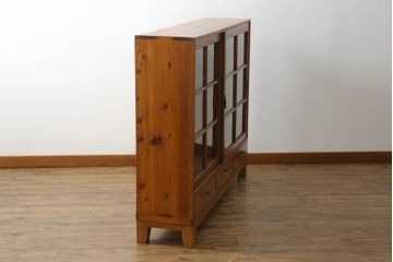収納棚をリペア&カスタム!木製脚を取り付け、本体の色に合わせて着色。(サイドボード、サイドキャビネット、本箱、ブックケース、戸棚、飾り棚)