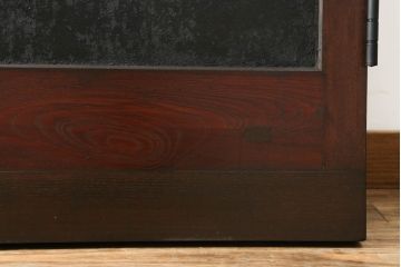 明治時代の蔵戸をリペア&カスタム!リサイズし、裏面の手掛け引手を加工。すりガラス・丁番・ドアダンパーの取り付け。現状の色味を活かした仕上げ。(玄関戸、玄関ドア、建具)