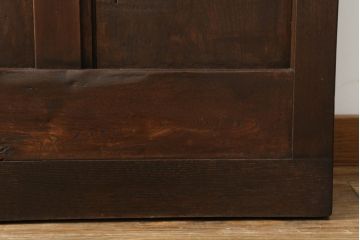 明治時代の蔵戸をリペア&カスタム!リサイズし、裏面の手掛け引手を加工。すりガラス・丁番・ドアダンパーの取り付け。現状の色味を活かした仕上げ。(玄関戸、玄関ドア、建具)