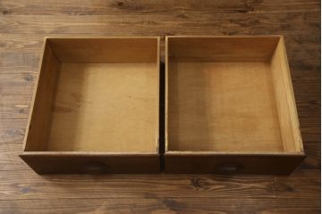 スタッキングシャツケースをリペア&カスタム!高品質リペアを施し、茶色で着色仕上げ。本体と合わせたデザインのお盆を新規製作。(キャビネット、収納棚、戸棚、引き出し、店舗什器)