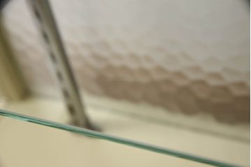 ガラスケースをリペア&カスタム!天板と側面板をクリアガラスに変更し、木部はモカベージュでペイント仕上げ。(ショーケース、陳列棚、飾り棚、店舗什器)
