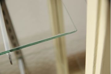 ガラスケースをリペア&カスタム!天板と側面板をクリアガラスに変更し、木部はモカベージュでペイント仕上げ。(ショーケース、陳列棚、飾り棚、店舗什器)