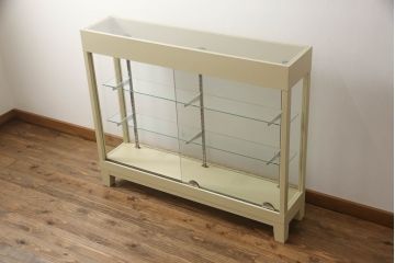 ガラスケースをリペア&カスタム!天板と側面板をクリアガラスに変更し、木部はモカベージュでペイント仕上げ。(ショーケース、陳列棚、飾り棚、店舗什器)