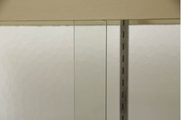 ガラスケースをリペア&カスタム!天板と側面板をクリアガラスに変更し、木部はモカベージュでペイント仕上げ。(ショーケース、陳列棚、飾り棚、店舗什器)