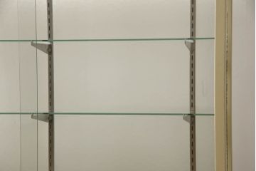 ガラスケースをリペア&カスタム!天板と側面板をクリアガラスに変更し、木部はモカベージュでペイント仕上げ。(ショーケース、陳列棚、飾り棚、店舗什器)