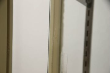 ガラスケースをリペア&カスタム!天板と側面板をクリアガラスに変更し、木部はモカベージュでペイント仕上げ。(ショーケース、陳列棚、飾り棚、店舗什器)