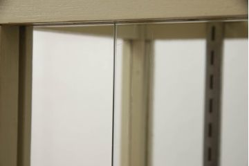 ガラスケースをリペア&カスタム!天板と側面板をクリアガラスに変更し、木部はモカベージュでペイント仕上げ。(ショーケース、陳列棚、飾り棚、店舗什器)