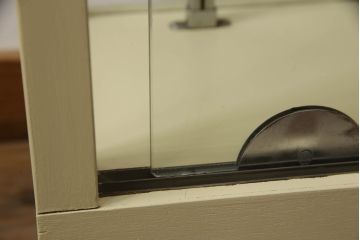 ガラスケースをリペア&カスタム!天板と側面板をクリアガラスに変更し、木部はモカベージュでペイント仕上げ。(ショーケース、陳列棚、飾り棚、店舗什器)