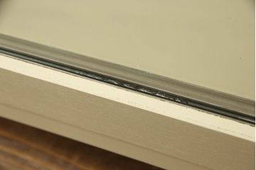 ガラスケースをリペア&カスタム!天板と側面板をクリアガラスに変更し、木部はモカベージュでペイント仕上げ。(ショーケース、陳列棚、飾り棚、店舗什器)