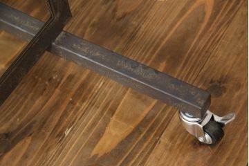 スタンドミラーをリペア&カスタム!高品質リペアを施し、工業用キャスターを取り付け。(姿見、鏡、店舗什器)