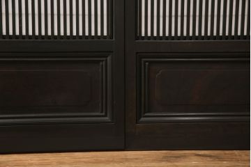 格子戸をリペア&カスタム!設置場所に合わせてリサイズし、プラスチック障子に張替え。ガラスは麻の葉ガラスに交換し、濃い茶色で着色仕上げ。(引き戸、障子戸、ガラス帯戸、建具)