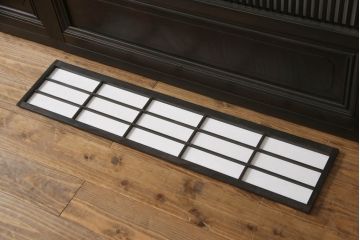 格子戸をリペア&カスタム!設置場所に合わせてリサイズし、プラスチック障子に張替え。ガラスは麻の葉ガラスに交換し、濃い茶色で着色仕上げ。(引き戸、障子戸、ガラス帯戸、建具)