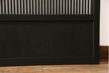 格子戸をリペア&カスタム!設置場所に合わせてリサイズし、麻の葉ガラスに交換。濃い茶色で着色仕上げ。(引き戸、ガラス帯戸、建具)