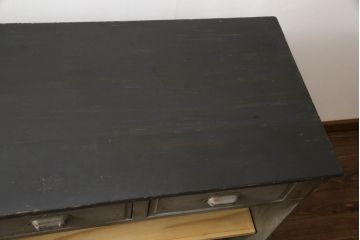 カウンターテーブルの見た目を変えずに綺麗にリペア!金具も現状の物を使用。元のペイントを活かして仕上げ。(作業台、デスク、在宅ワーク、在宅用レジ台、収納棚、店舗什器、オルタネイティブ品、改造品、引き出し)