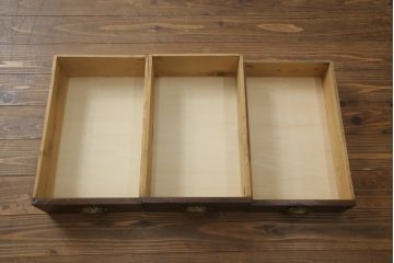 片袖机をリペア&カスタム!設置場所に合わせて天板の幅をリサイズ。引き出しの取っ手を交換。1トーン落ち着いた色味に着色仕上げ。(ワークデスク、在宅ワーク用、在宅用、オフィスデスク)