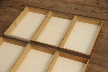片袖机をリペア&カスタム!設置場所に合わせて天板の幅をリサイズ。引き出しの取っ手を交換。1トーン落ち着いた色味に着色仕上げ。(ワークデスク、在宅ワーク用、在宅用、オフィスデスク)