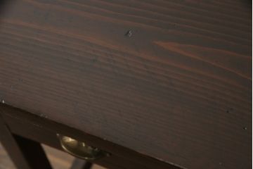 片袖机をリペア&カスタム!設置場所に合わせて天板の幅をリサイズ。引き出しの取っ手を交換。1トーン落ち着いた色味に着色仕上げ。(ワークデスク、在宅ワーク用、在宅用、オフィスデスク)