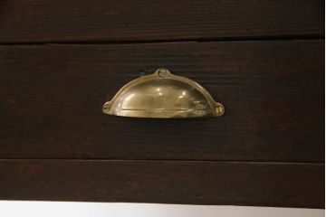 片袖机をリペア&カスタム!設置場所に合わせて天板の幅をリサイズ。引き出しの取っ手を交換。1トーン落ち着いた色味に着色仕上げ。(ワークデスク、在宅ワーク用、在宅用、オフィスデスク)