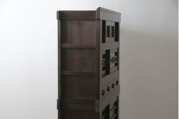 水屋箪笥をリペア&カスタム!下段に棚板を製作し追加。網部分をクリアガラスに変更。1トーン落ち着いた色味に着色仕上げ。(キャビネット、食器棚、収納棚、戸棚)