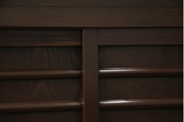 水屋箪笥をリペア&カスタム!下段に棚板を製作し追加。網部分をクリアガラスに変更。1トーン落ち着いた色味に着色仕上げ。(キャビネット、食器棚、収納棚、戸棚)