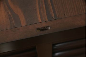 水屋箪笥をリペア&カスタム!下段に棚板を製作し追加。網部分をクリアガラスに変更。1トーン落ち着いた色味に着色仕上げ。(キャビネット、食器棚、収納棚、戸棚)