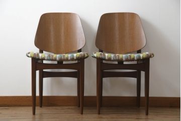 ダイニングチェアをリペア&カスタム!座面の生地を張替え、背もたれは木製に変更。1トーン落ち着いた色味に着色仕上げ。(椅子、イス、イギリス、英国)