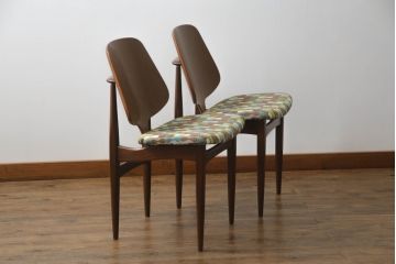 ダイニングチェアをリペア&カスタム!座面の生地を張替え、背もたれは木製に変更。1トーン落ち着いた色味に着色仕上げ。(椅子、イス、イギリス、英国)
