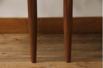 ダイニングチェアをリペア&カスタム!座面の生地を張替え、背もたれは木製に変更。1トーン落ち着いた色味に着色仕上げ。(椅子、イス、イギリス、英国)