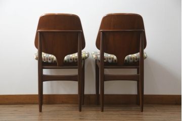 ダイニングチェアをリペア&カスタム!座面の生地を張替え、背もたれは木製に変更。1トーン落ち着いた色味に着色仕上げ。(椅子、イス、イギリス、英国)