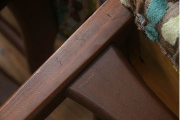 ダイニングチェアをリペア&カスタム!座面の生地を張替え、背もたれは木製に変更。1トーン落ち着いた色味に着色仕上げ。(椅子、イス、イギリス、英国)