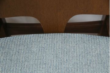 ダイニングチェアをリペア&カスタム!座面の生地を張替え、背もたれは木製に変更。1トーン落ち着いた色味に着色仕上げ。(椅子、イス、イギリス、英国)