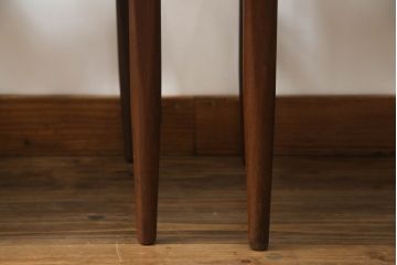 ダイニングチェアをリペア&カスタム!座面の生地を張替え、背もたれは木製に変更。1トーン落ち着いた色味に着色仕上げ。(椅子、イス、イギリス、英国)