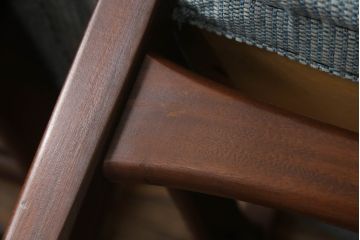 ダイニングチェアをリペア&カスタム!座面の生地を張替え、背もたれは木製に変更。1トーン落ち着いた色味に着色仕上げ。(椅子、イス、イギリス、英国)