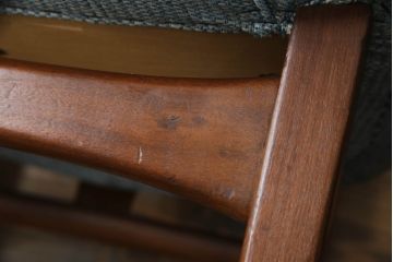 ダイニングチェアをリペア&カスタム!座面の生地を張替え、背もたれは木製に変更。1トーン落ち着いた色味に着色仕上げ。(椅子、イス、イギリス、英国)