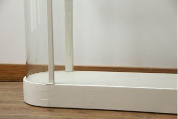 昭和中期のオーバルガラスケースをリペア&カスタム!LED照明とクリアキャスターを取り付け、アンティークホワイトでペイント仕上げ。(ショーケース、陳列棚、飾り棚、店舗什器)