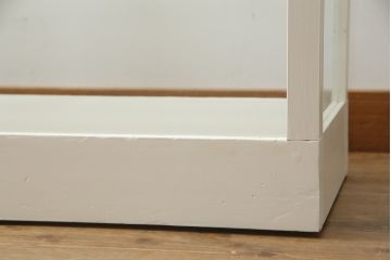 昭和中期のオーバルガラスケースをリペア&カスタム!LED照明とクリアキャスターを取り付け、アンティークホワイトでペイント仕上げ。(ショーケース、陳列棚、飾り棚、店舗什器)