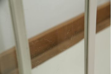 昭和中期のオーバルガラスケースをリペア&カスタム!LED照明とクリアキャスターを取り付け、アンティークホワイトでペイント仕上げ。(ショーケース、陳列棚、飾り棚、店舗什器)