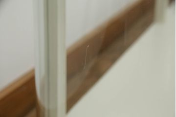 昭和中期のオーバルガラスケースをリペア&カスタム!LED照明とクリアキャスターを取り付け、アンティークホワイトでペイント仕上げ。(ショーケース、陳列棚、飾り棚、店舗什器)