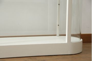 昭和中期のオーバルガラスケースをリペア&カスタム!LED照明とクリアキャスターを取り付け、アンティークホワイトでペイント仕上げ。(ショーケース、陳列棚、飾り棚、店舗什器)