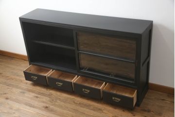 収納棚をリペア&カスタム!新たに可動式の棚板を製作。マットブラックでペイント仕上げ。(戸棚、サイドボード、サイドキャビネット、引き出し)