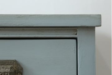 サイドボードをリペア&カスタム!取っ手の塗装を落とし、蝶番は交換。水色のアンティークエイジング塗装でペイント仕上げ。(サイドキャビネット、引き出し、リビングボード、収納棚、戸棚)