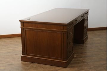ドレクセルヘリテイジの両袖机をリペア&カスタム!4パーツに分割できるよう加工し、1トーン落ち着いた色味に着色仕上げ。(プレジデントデスク、ニーホールデスク、ワークデスク、オフィスデスク、在宅用、在宅ワーク用)