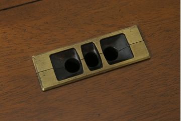ドレクセルヘリテイジの両袖机をリペア&カスタム!4パーツに分割できるよう加工し、1トーン落ち着いた色味に着色仕上げ。(プレジデントデスク、ニーホールデスク、ワークデスク、オフィスデスク、在宅用、在宅ワーク用)