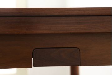 ゲームテーブルをリペア&カスタム!高品質リペアを施し、脚をカットし高さをリサイズ。(ダイニングテーブル、サイドテーブル、食卓、机、在宅ワーク用、在宅用、二人掛け、四人掛け、2人掛け、4人掛け)