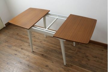 ダイニングテーブルをリペア&カスタム!脚をアンティークホワイトにペイント仕上げ。(2人掛け、4人掛け、エクステンションテーブル、拡張式テーブル、食卓、イギリス、英国、ヴィンテージ)