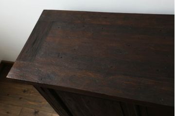 カウンターテーブルをリペア&カスタム!脚をカットし、新に鉄脚を取り付け。1トーン落ち着いた色味に着色仕上げ。(サイドキャビネット、サイドボード、収納棚、戸棚、リビングボード、引き出し)